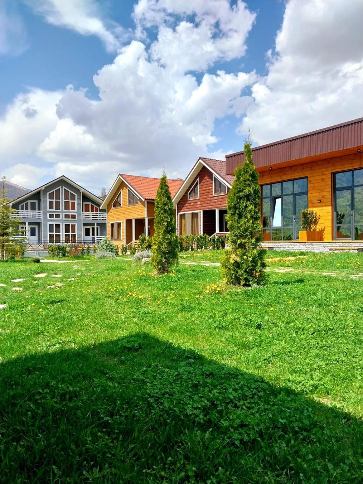 Cottage Chalet And Tours Дилиян Екстериор снимка